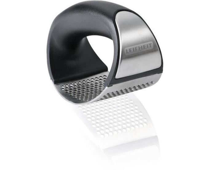 Leifheit Knobi-King Garlic Press - Black (03146)